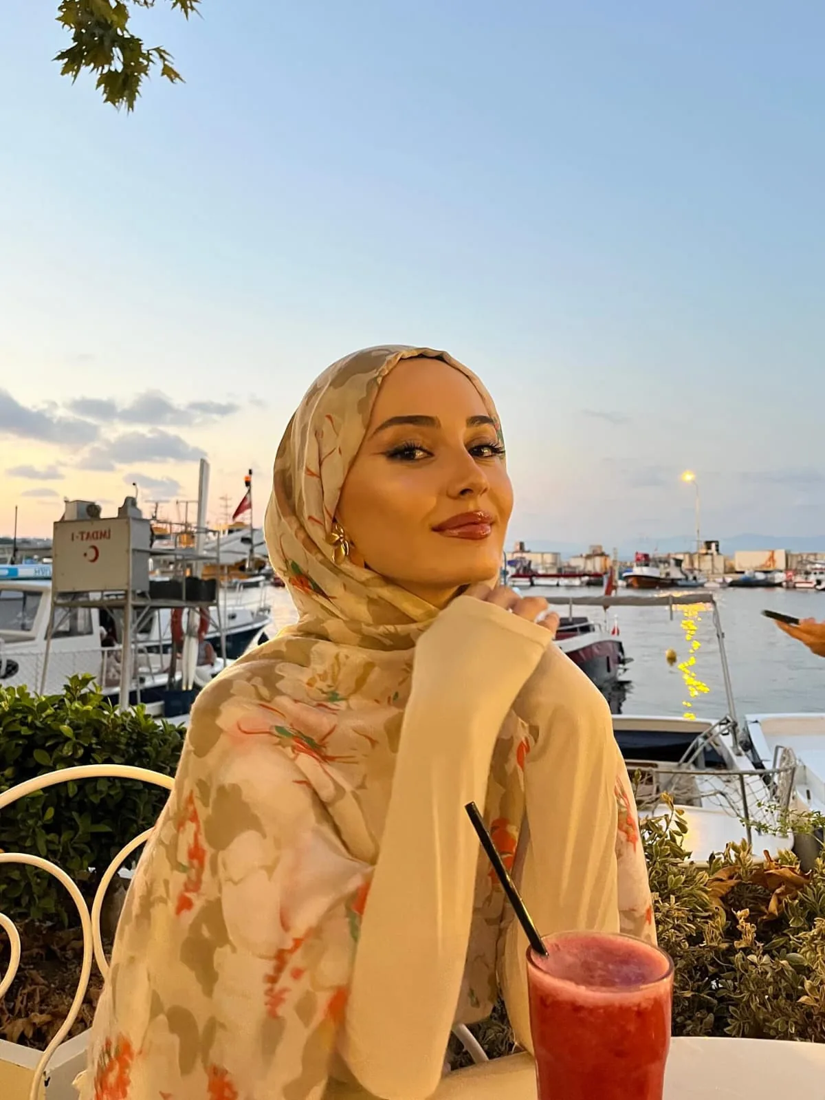 Esra - Fatih Escort